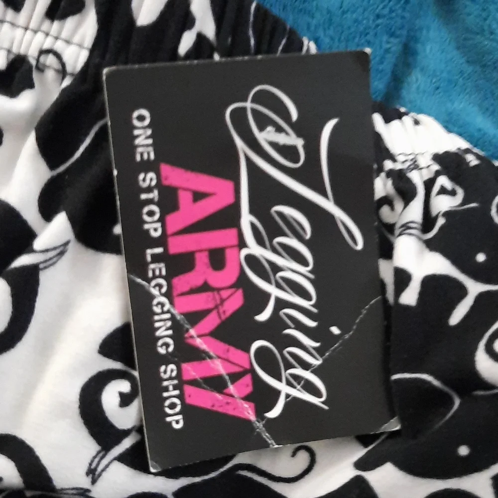 Legging Army NWT Elephant Print Buttery Soft Comfy Leggings Size 3/4 XL